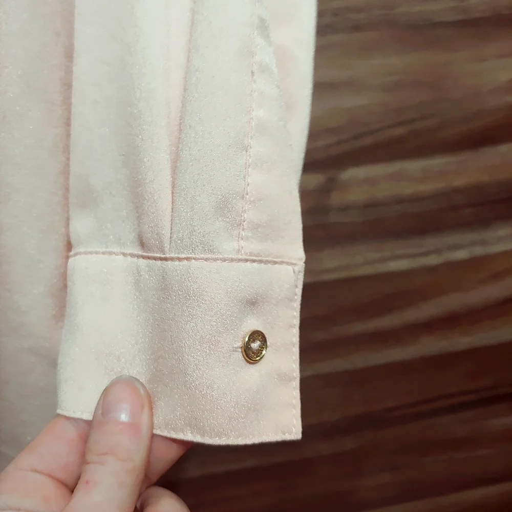🎉🛍 Calvin Klein light pink button down blouse with gold buttons - Picture 6 of 8